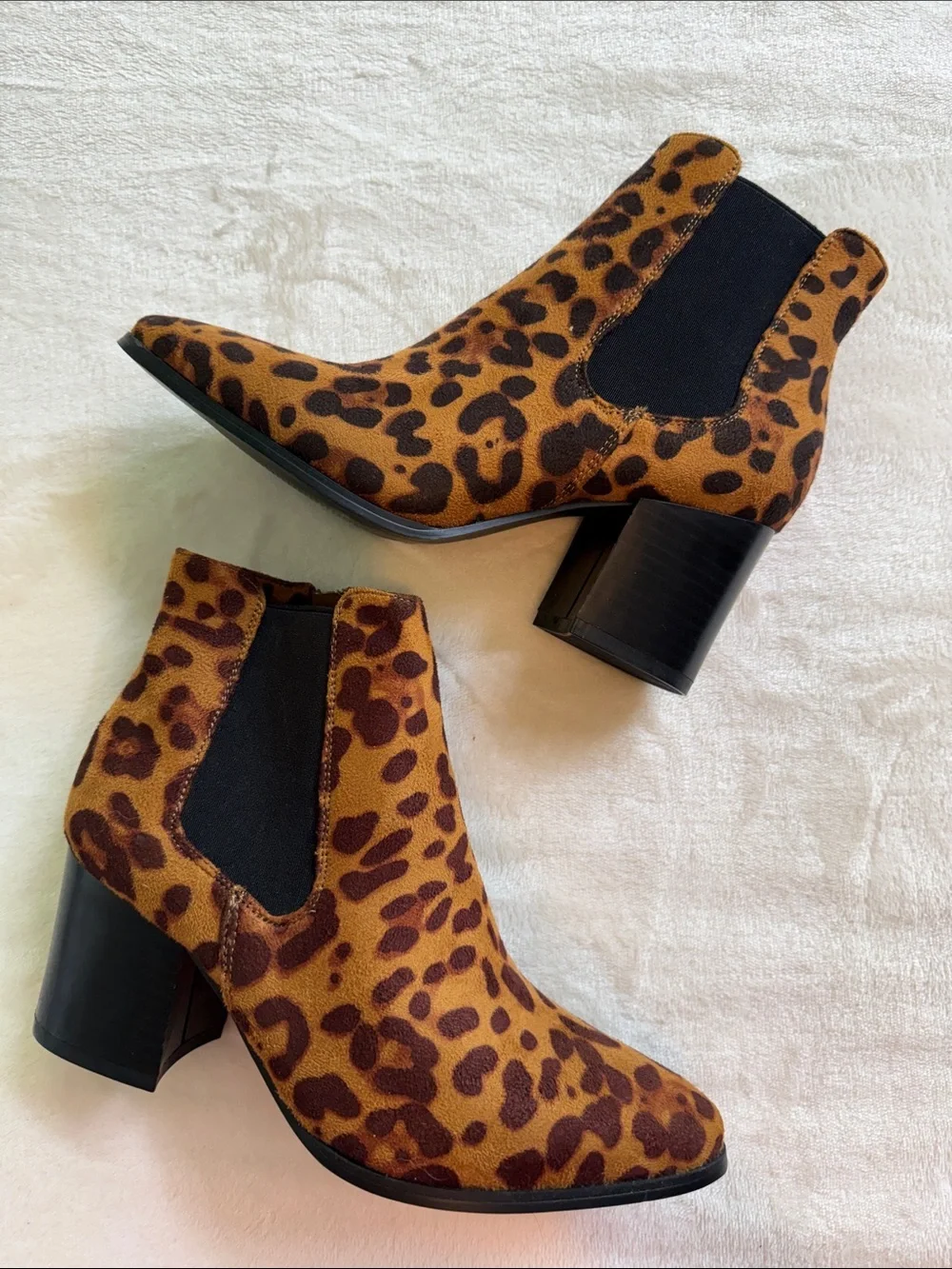 Refresh Leopard Print Pointed Toe Block Heel Ankle Booties Size 7